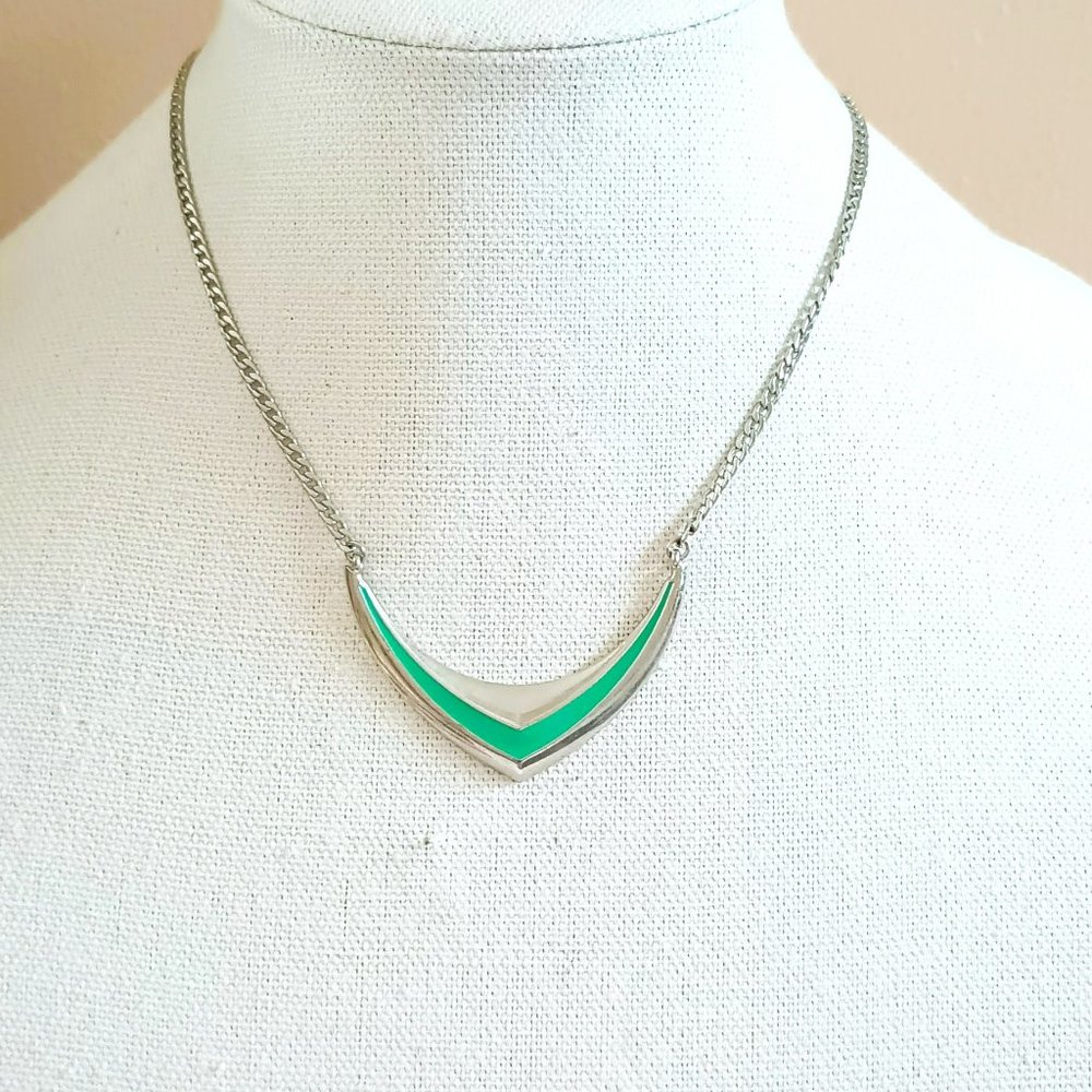 Bcbg Green Enamel V Collar Necklace 17" Silver Tone Retro Boho Bib